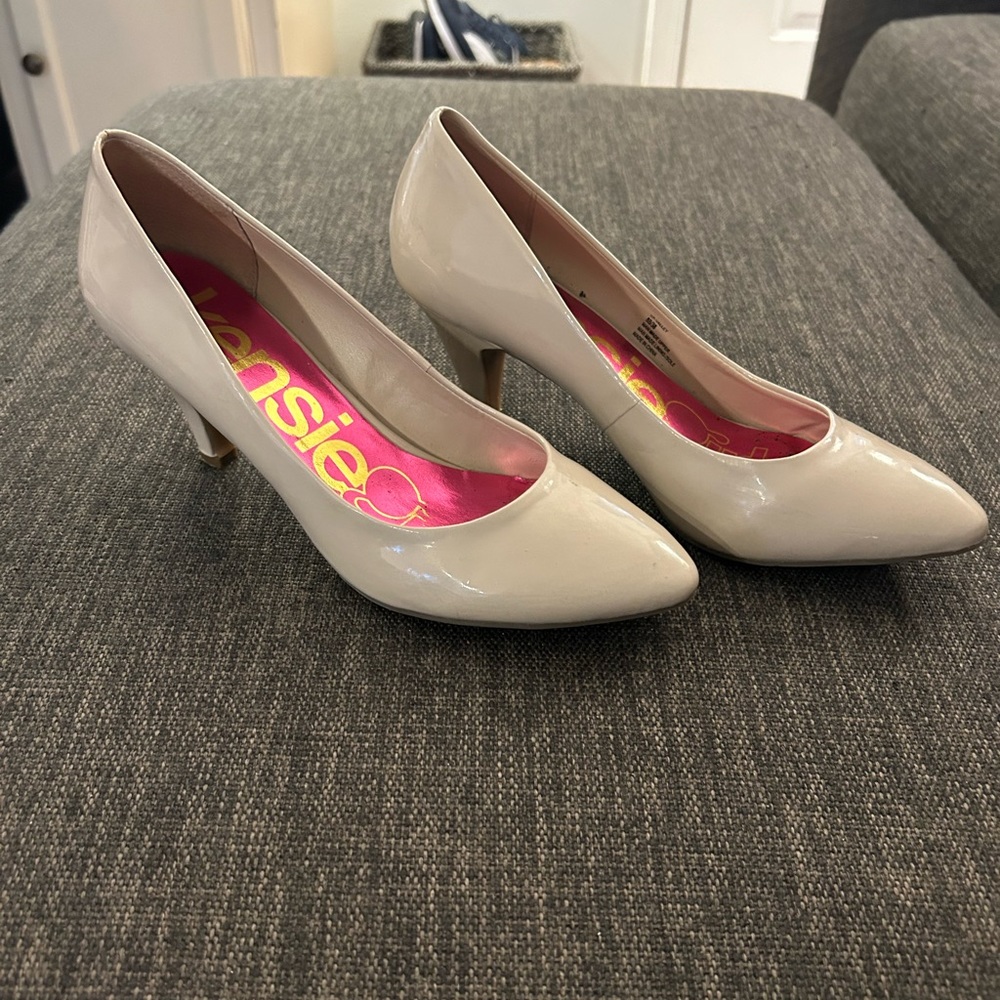 Kensie girl kitten heel. Almond toe tan